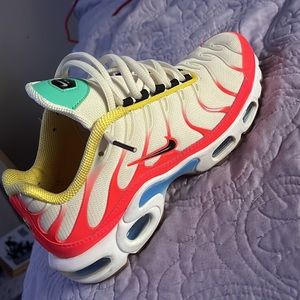 Nike Airmax, worn once, comfortable & Great condition.